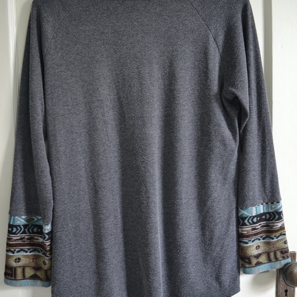 Women's Long Grey Shirt Size Large - Picture 2 of 5
